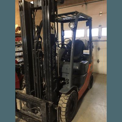Rental store for straight mast forklift 3 5k in the Missoula area